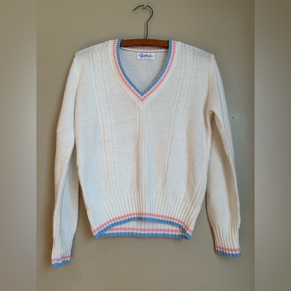 Garland Off White Sweater v neck 70’s 80’s
Pink and blue trim details - Picture 1 of 7